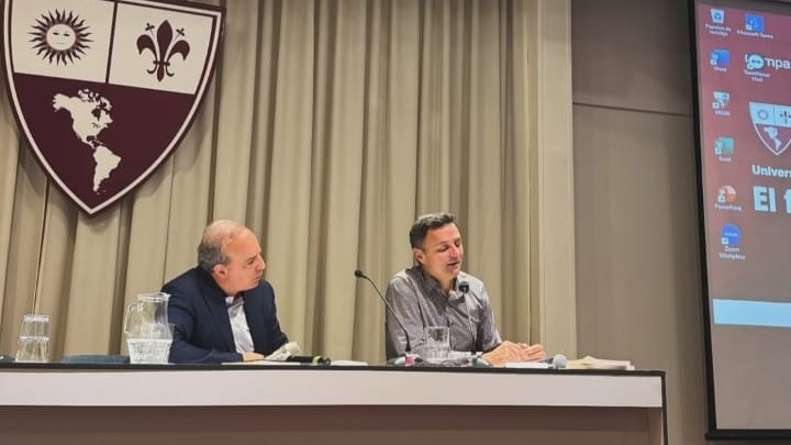 La política como comunicación: Presentación del libro “Gobernicar” en la UAI La política como comunicación: Presentación del libro “Gobernicar” en la UAI