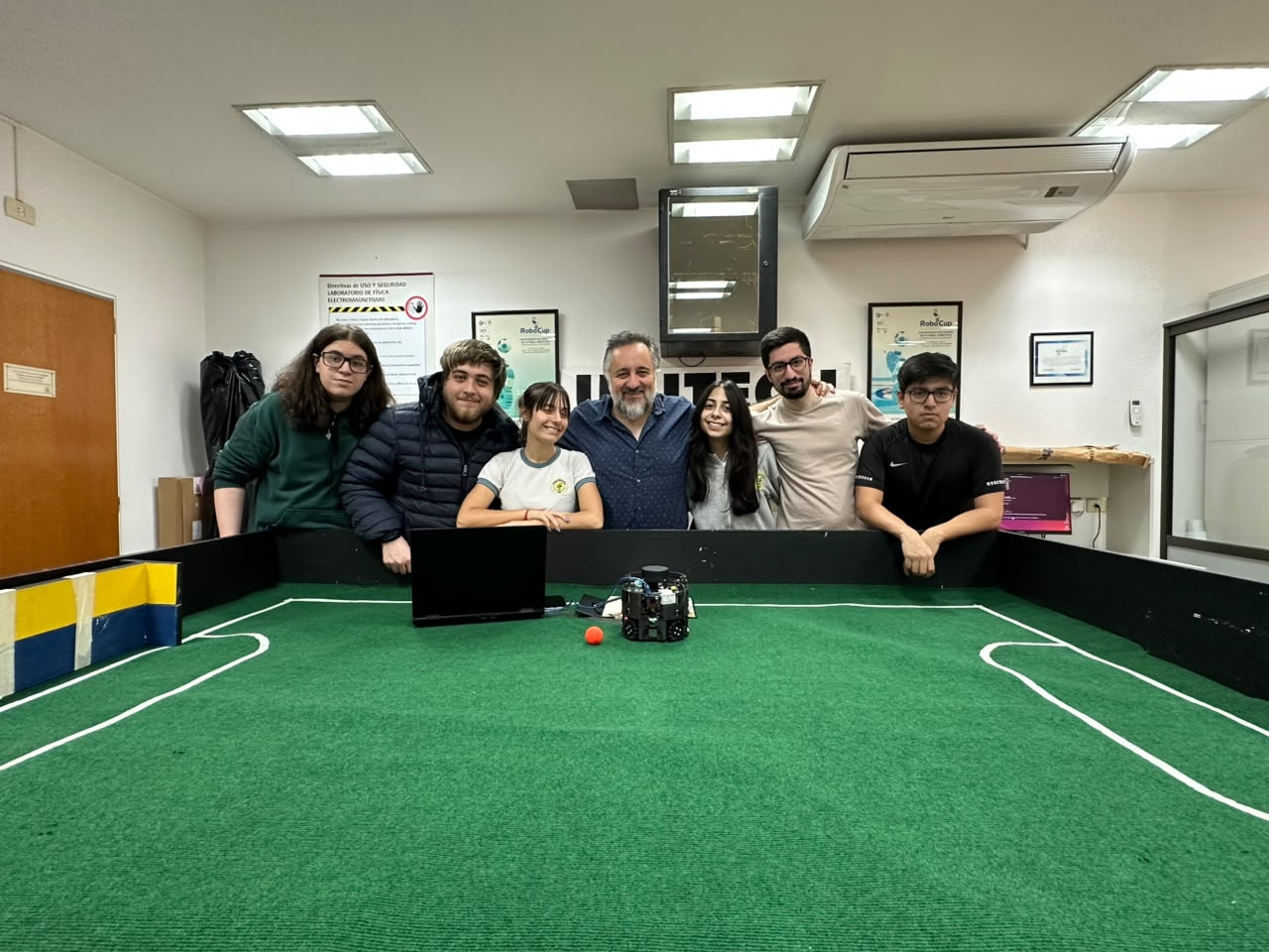 Rumbo a Toronto: las palabras del equipo que representará a la UAI en la RoboCup junior Rumbo a Toronto: las palabras del equipo que representará a la UAI en la RoboCup junior